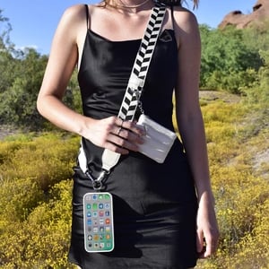 💖Phone-hihna, jossa on vetoketjullinen pussi